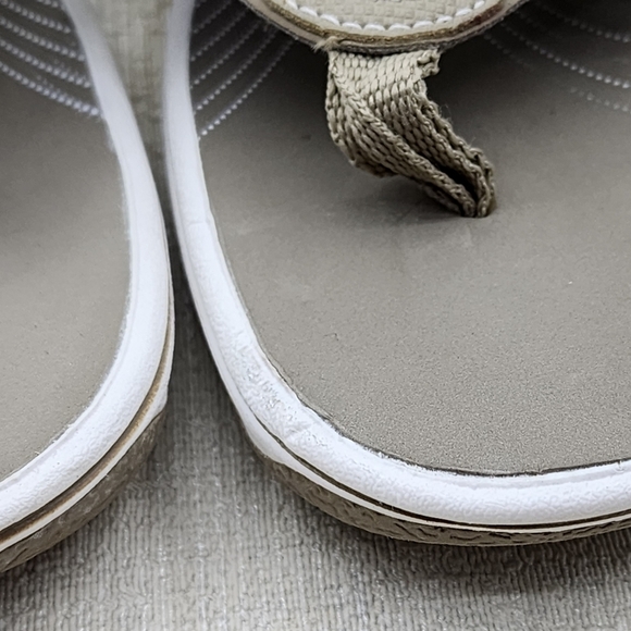 Clarks Women's Taupe Brinkley Bree Flip-Flops Sandals - 8M - Picture 7 of 9